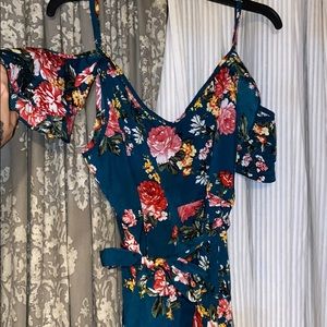 Cute flowy dress.. never worn